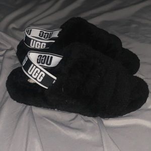 BRAND NEW WOMENS SIZE 10 UGG FLUFF SLIDES